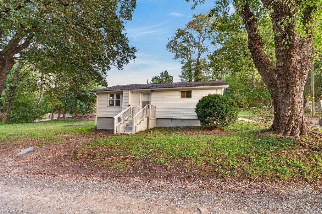Stick/Site Built at 122 Galyean Road, Mount Airy NC 27030, Mount Airy, photo 33 of 48
