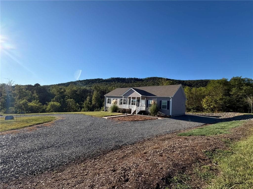 1060 Birdsong Road, King NC 27021