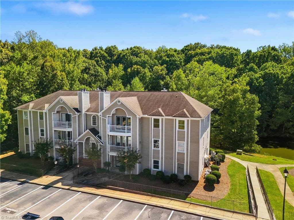 Stick/Site Built at 3701 #5J Cotswold Terrace, Greensboro NC 27410, photo 31 of 36