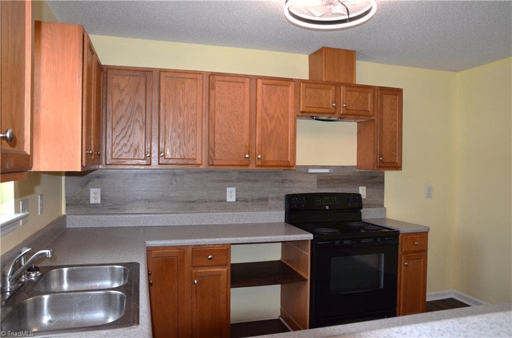 Stick/Site Built at 2719 Alpha Street, High Point NC 27263, photo 7 of 17
