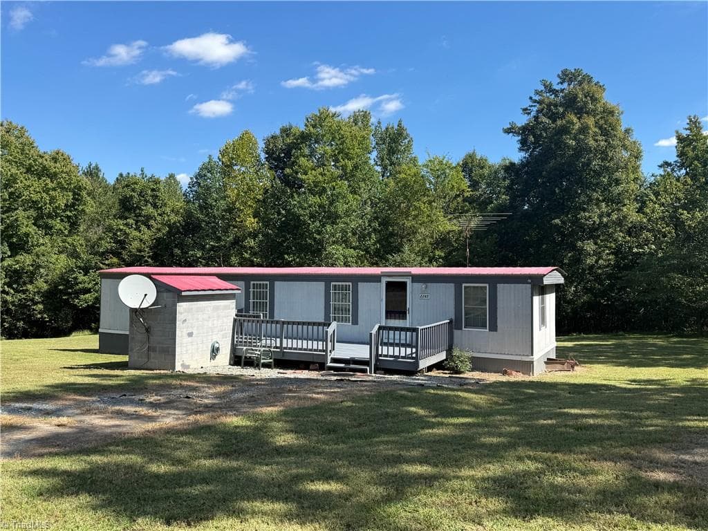 Manufactured Home at 2265 Johnson Road, Burlington NC 27217, Burlington, photo 3 of 32