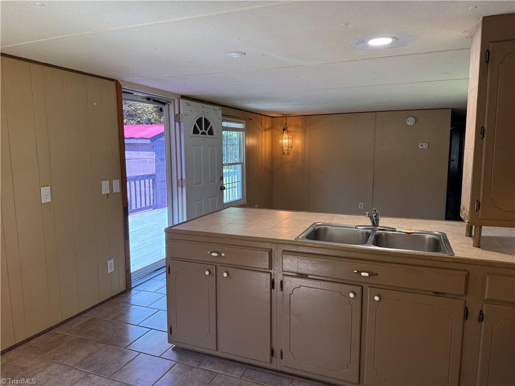 Manufactured Home at 2265 Johnson Road, Burlington NC 27217, Burlington, photo 13 of 32