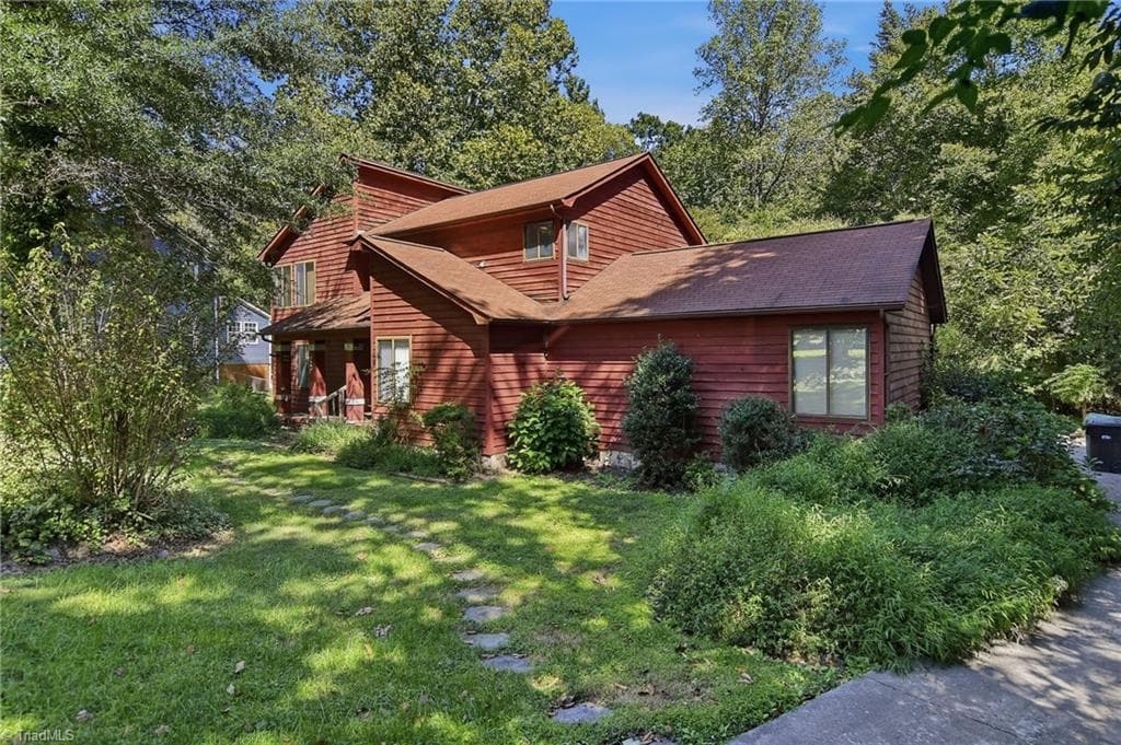 Stick/Site Built at 3808 Briarwood Avenue, High Point NC 27265, photo 2 of 32