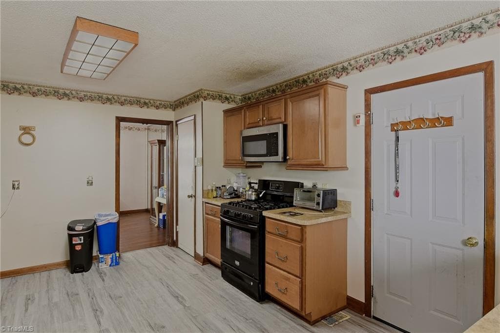 Stick/Site Built at 3808 Briarwood Avenue, High Point NC 27265, photo 12 of 32