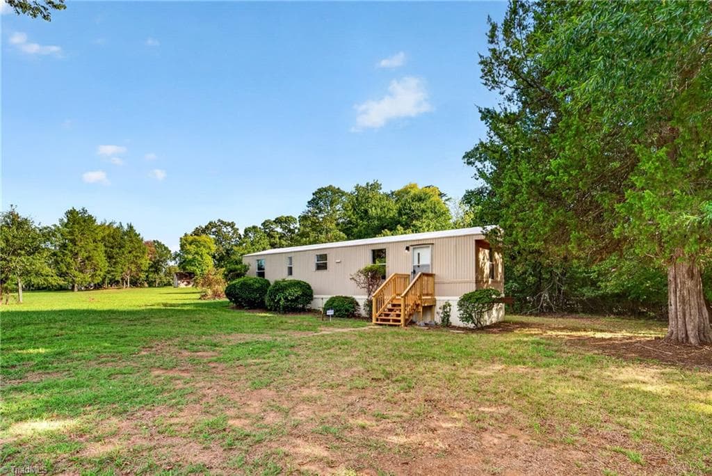 Single Family Residence at 7412 Seldon Road, Summerfield NC 27358, photo 5 of 43