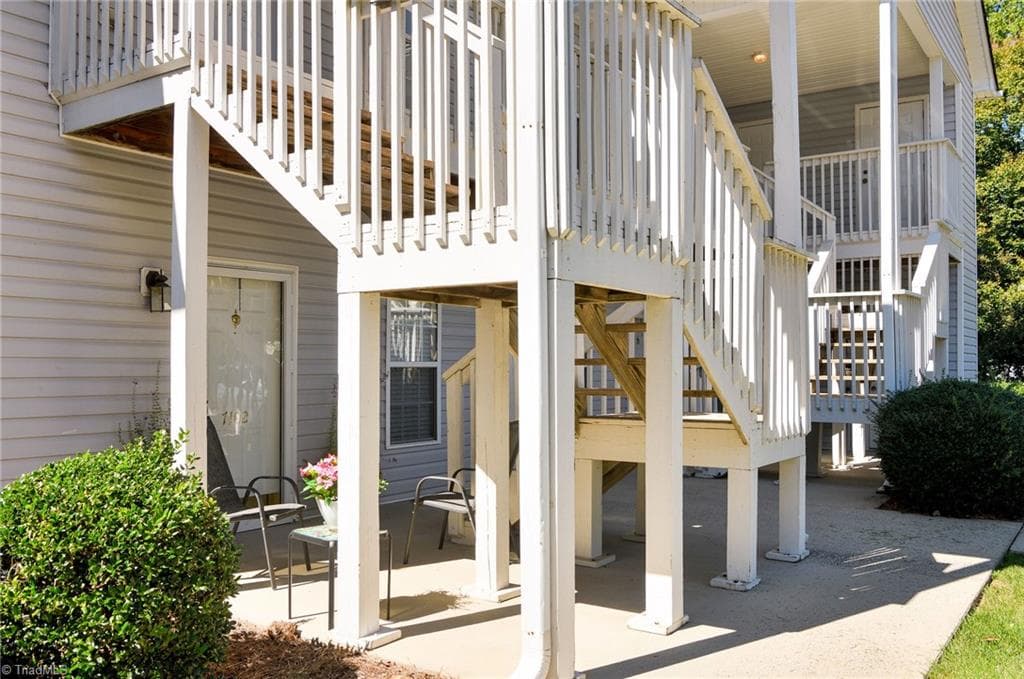 Stick/Site Built at 7102 Riverview Knoll Court, Clemmons NC 27012, Clemmons, photo 3 of 30