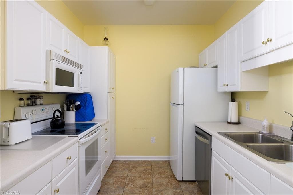 Stick/Site Built at 7102 Riverview Knoll Court, Clemmons NC 27012, Clemmons, photo 11 of 30