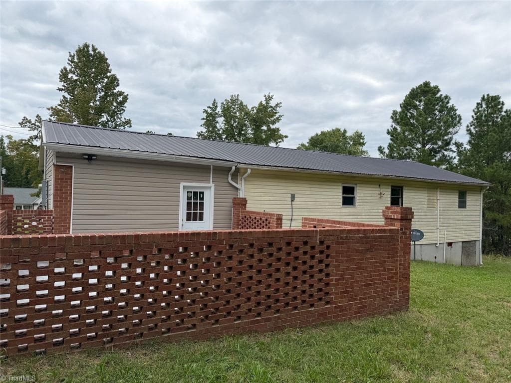 Manufactured Home at 7769 N Nc Highway 62, Burlington NC 27217, Burlington, photo 37 of 66