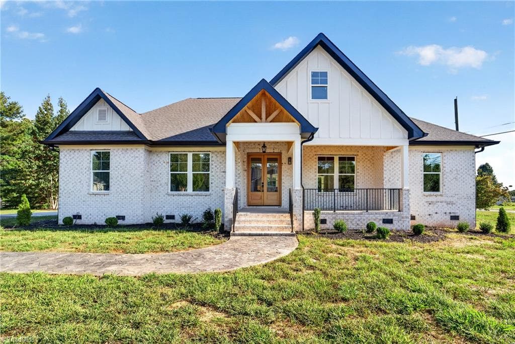 Stick/Site Built at 122 Manteo Road, Lexington NC 27292, Lexington, photo 3 of 31