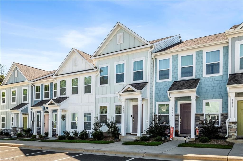 Stick/Site Built at 1908 Ardmore Commons Drive, Winston-Salem NC 27103, Winston-Salem, photo 2 of 24