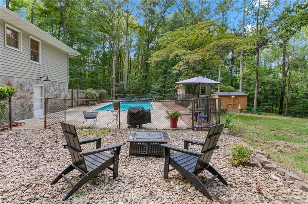 Lounge and relax as the weather cools - 7206 Haw Ridge Road, Summerfield NC 27358, Summerfield