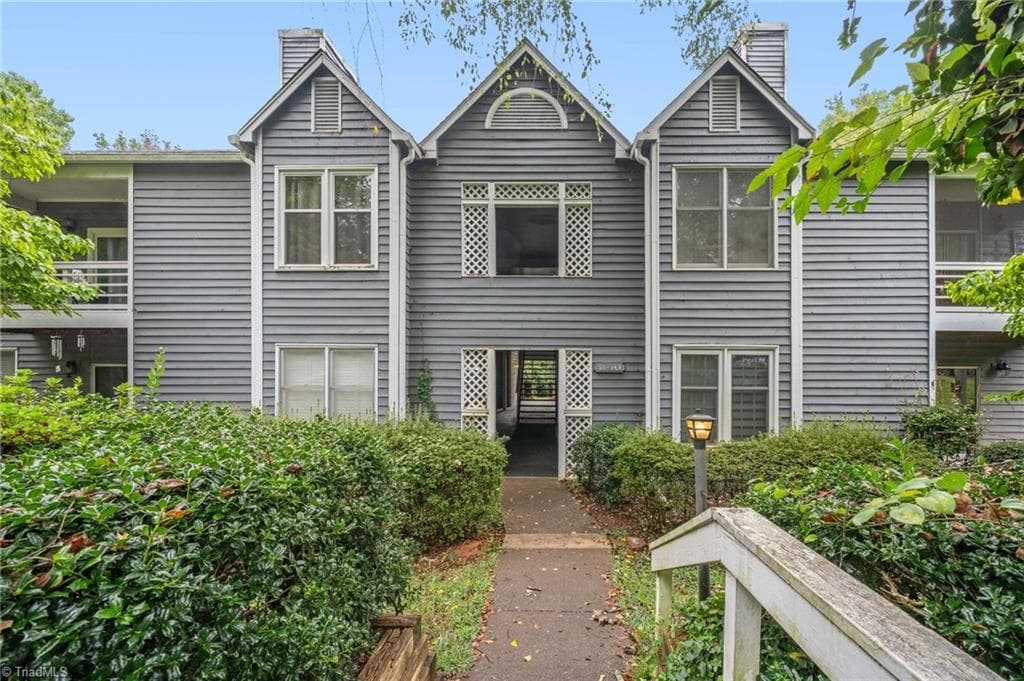 382 Meadows Circle, Winston-Salem NC 27104
