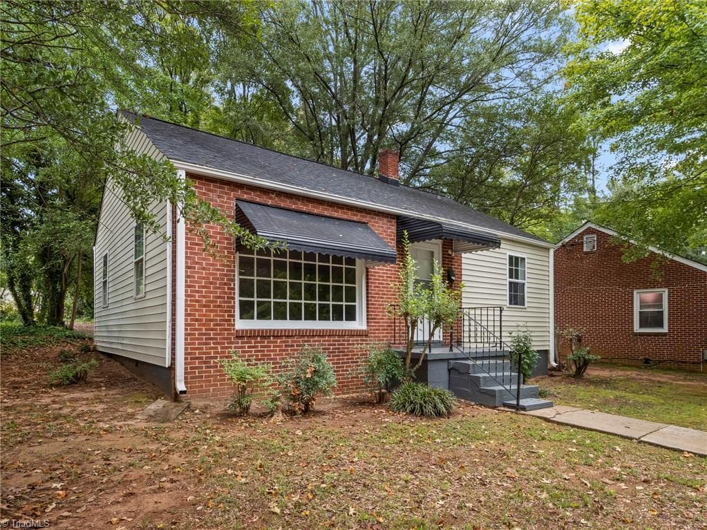 Stick/Site Built at 717 Magnolia Street, Winston-Salem NC 27103, Winston-Salem, photo 2 of 28