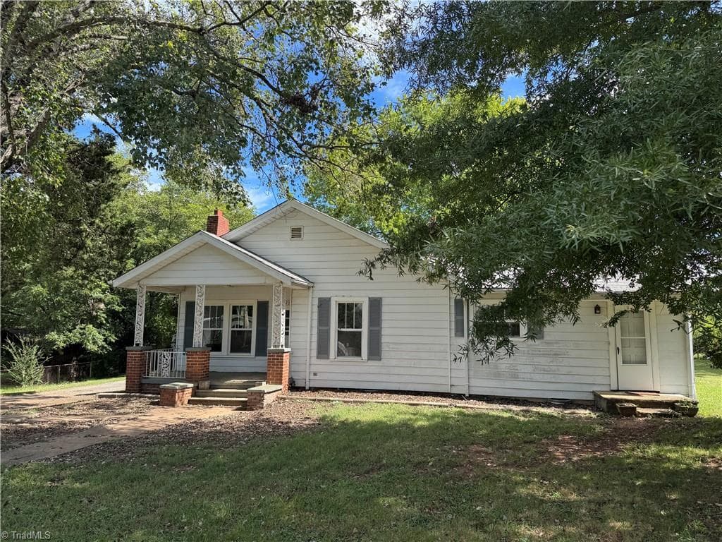 Stick/Site Built at 2311 Mullins Drive, Winston-Salem NC 27107, Winston-Salem, photo 3 of 62