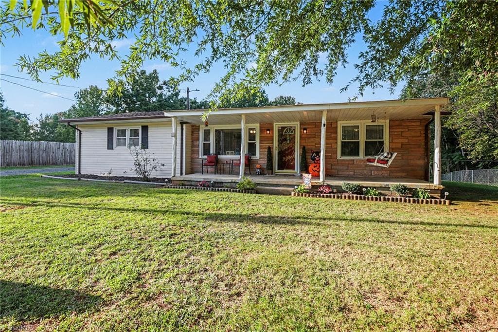 Stick/Site Built at 10648 Cherry Grove Road, Reidsville NC 27320, Reidsville, photo 11 of 64