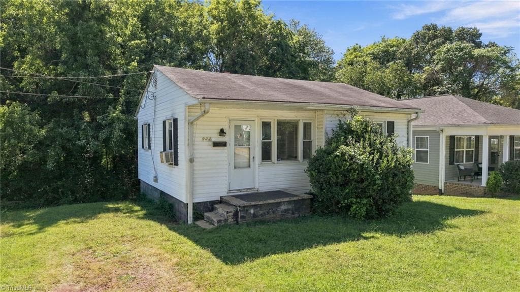 Stick/Site Built at 922 Taft Street, Winston-Salem NC 27105, photo 4 of 22