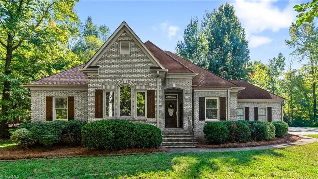 1792 Ridge Oaks Drive, Oak Ridge NC 27310