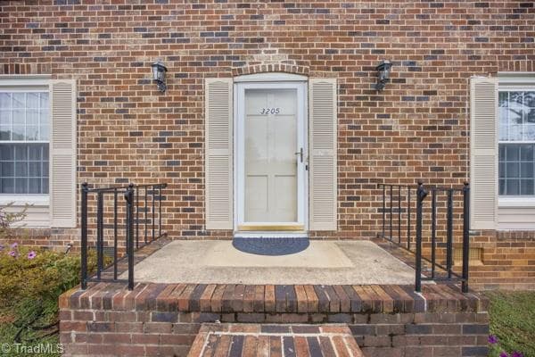 Stick/Site Built at 3205 Crestview Drive, High Point NC 27260, photo 5 of 50