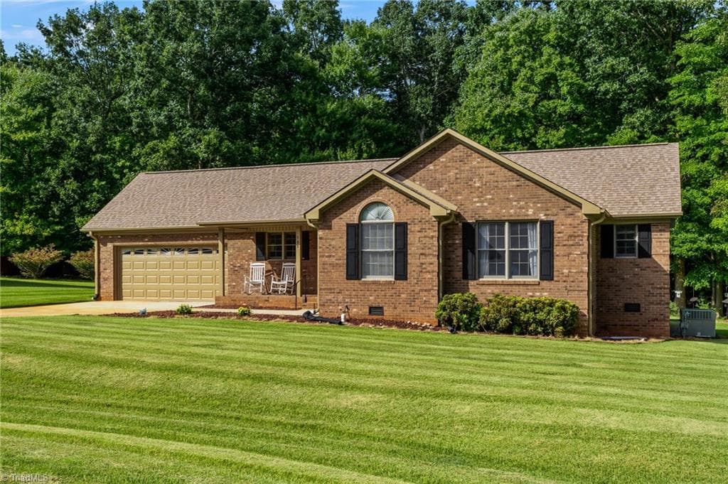 109 Victorian Court, Randleman NC 27317