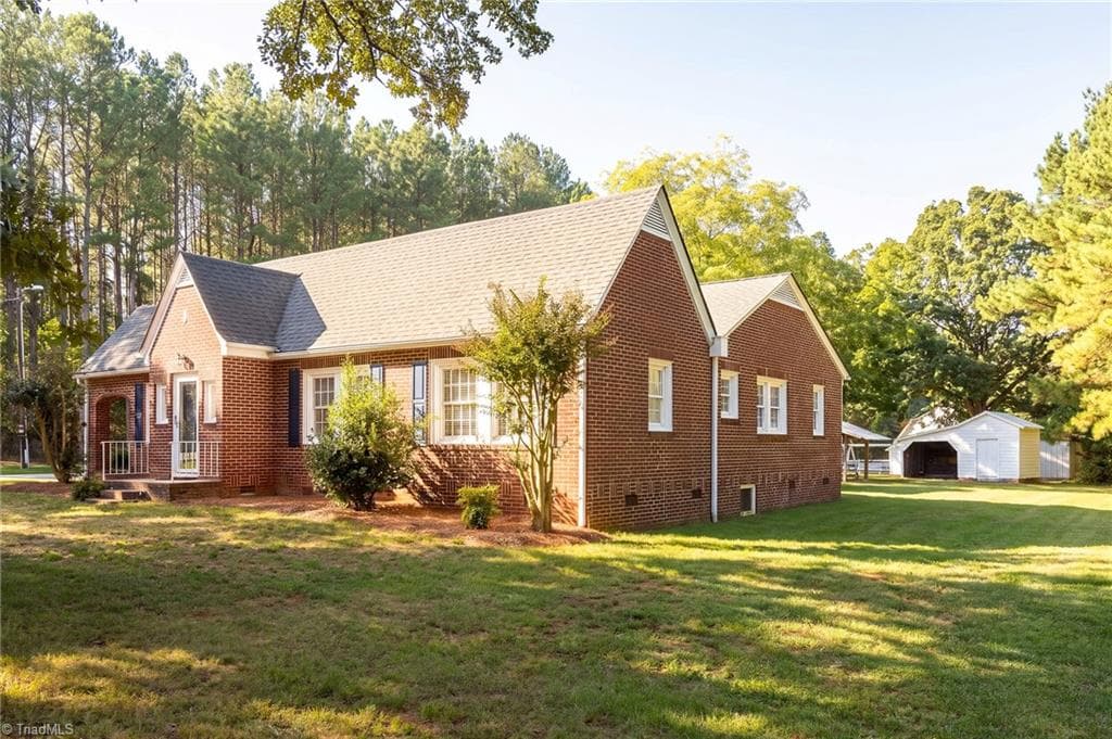 Stick/Site Built at 1036 Cunningham Road, Thomasville NC 27360, photo 4 of 48
