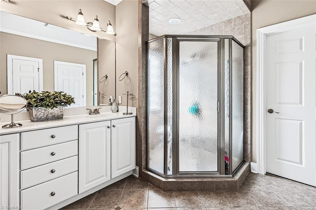 Primary en-suite bath - 5504 Seven Gates Drive, Greensboro NC 27410, Greensboro