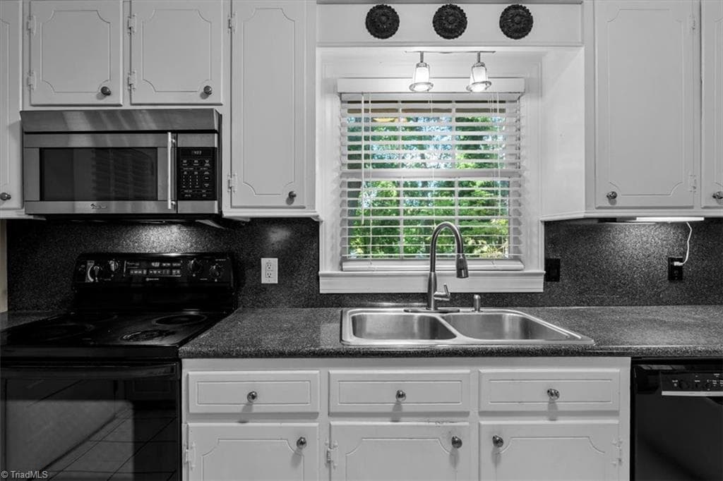 Stick/Site Built at 1609 Bolingbroke Road, High Point NC 27265, photo 14 of 34