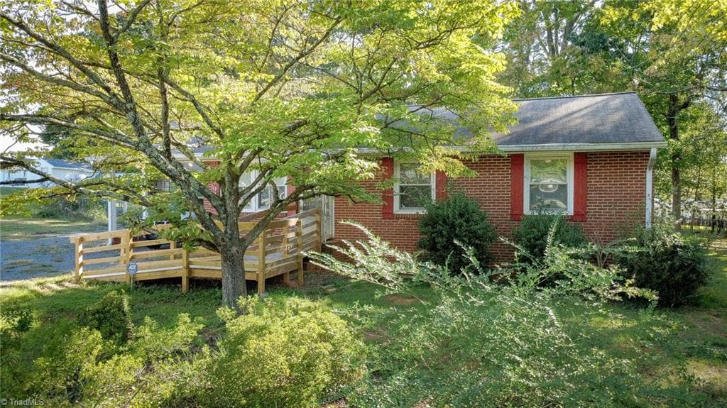 Stick/Site Built at 941 Brownwood Drive, Winston-Salem NC 27105, Winston-Salem, photo 3 of 19