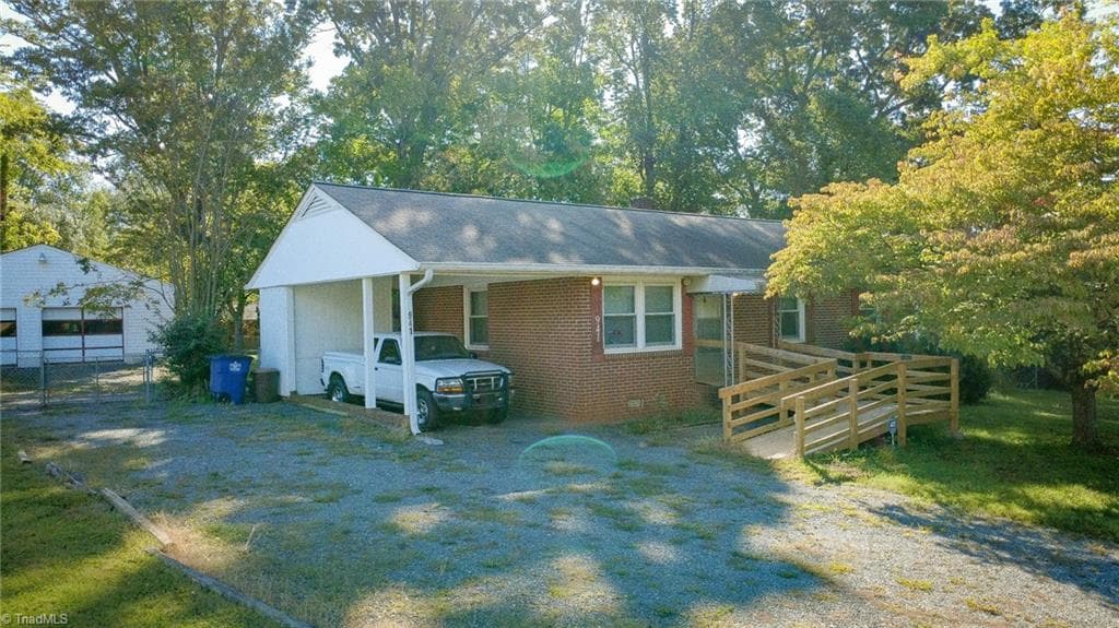 941 Brownwood Drive, Winston-Salem NC 27105