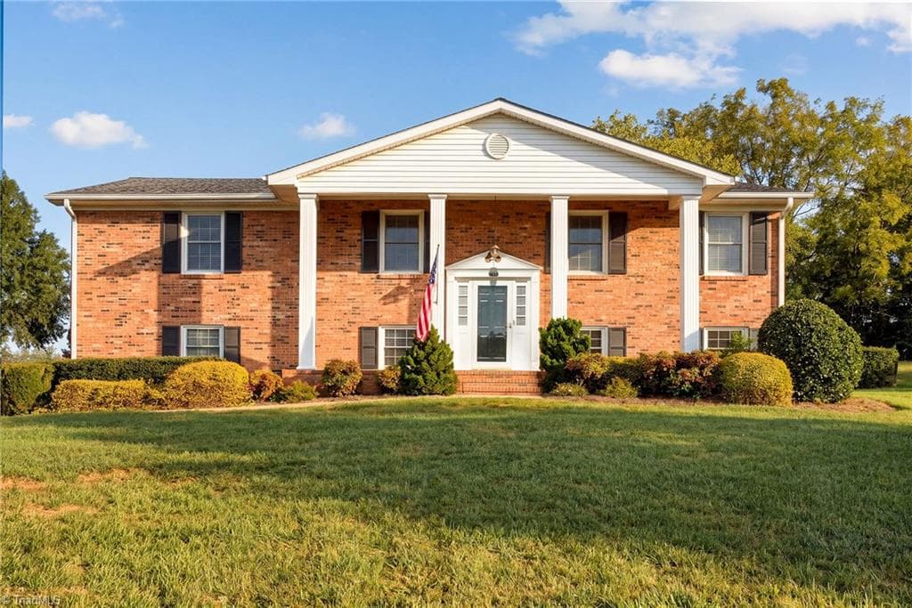 1435 S Peace Haven Road, Clemmons NC 27012
