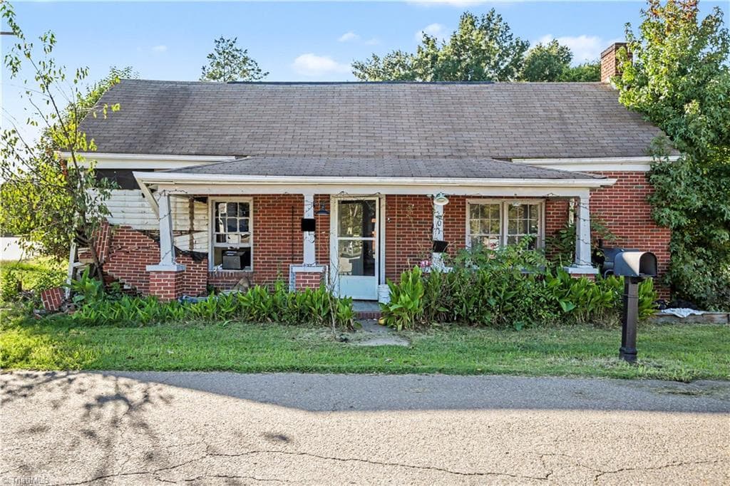 101 Primitive Street, Eden NC 27288
