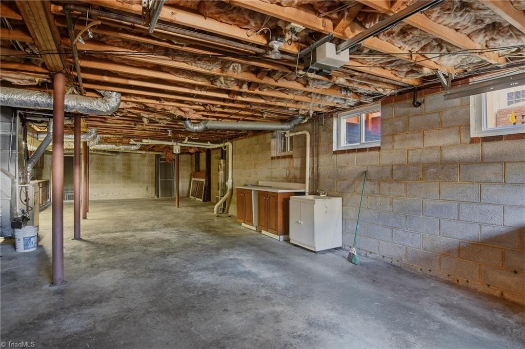 Stick/Site Built at 821 Chancy Lane, Winston-Salem NC 27104, photo 27 of 29