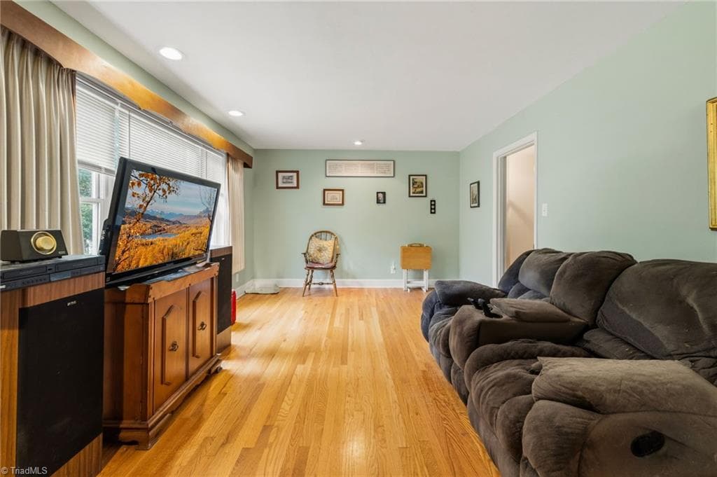 Stick/Site Built at 1609 Normandy Lane, Winston-Salem NC 27103, Winston-Salem, photo 10 of 31