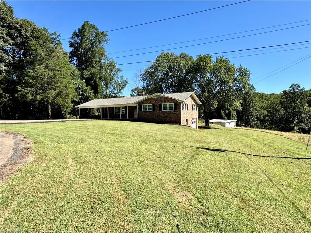 Stick/Site Built at 140 Northeast Circle, Elkin NC 28621, photo 2 of 36