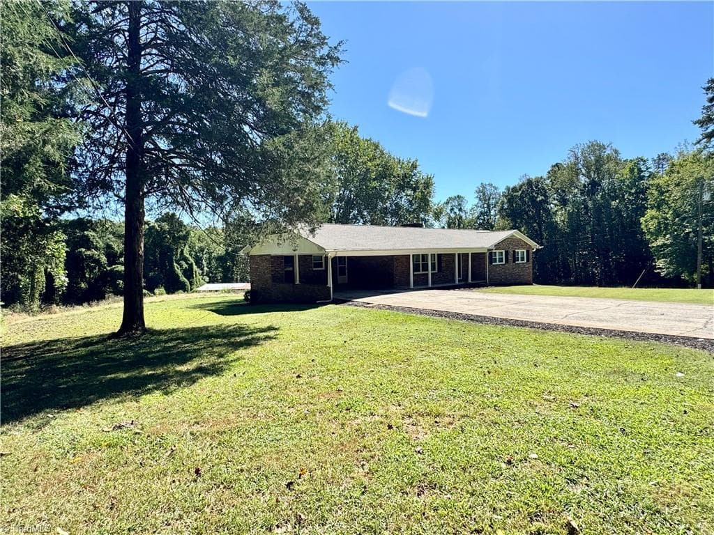 Stick/Site Built at 140 Northeast Circle, Elkin NC 28621, photo 3 of 36