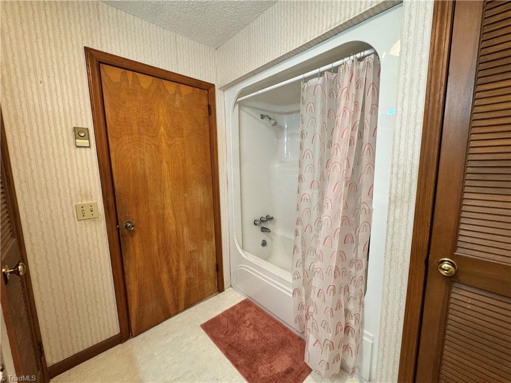 Stick/Site Built at 140 Northeast Circle, Elkin NC 28621, photo 18 of 36