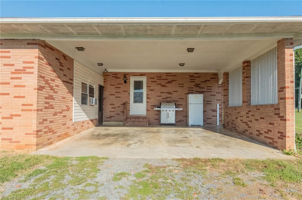 Stick/Site Built at 1829 Hill Everhart Road, Lexington NC 27295, Lexington, photo 3 of 35