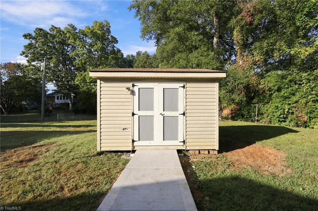 Stick/Site Built at 2723 Trail one, Burlington NC 27215, Burlington, photo 11 of 52