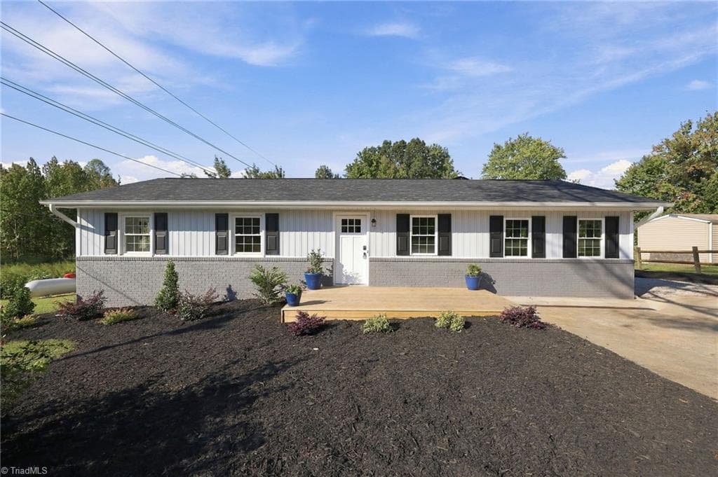 570 Smith Edwards Road, Kernersville NC 27284