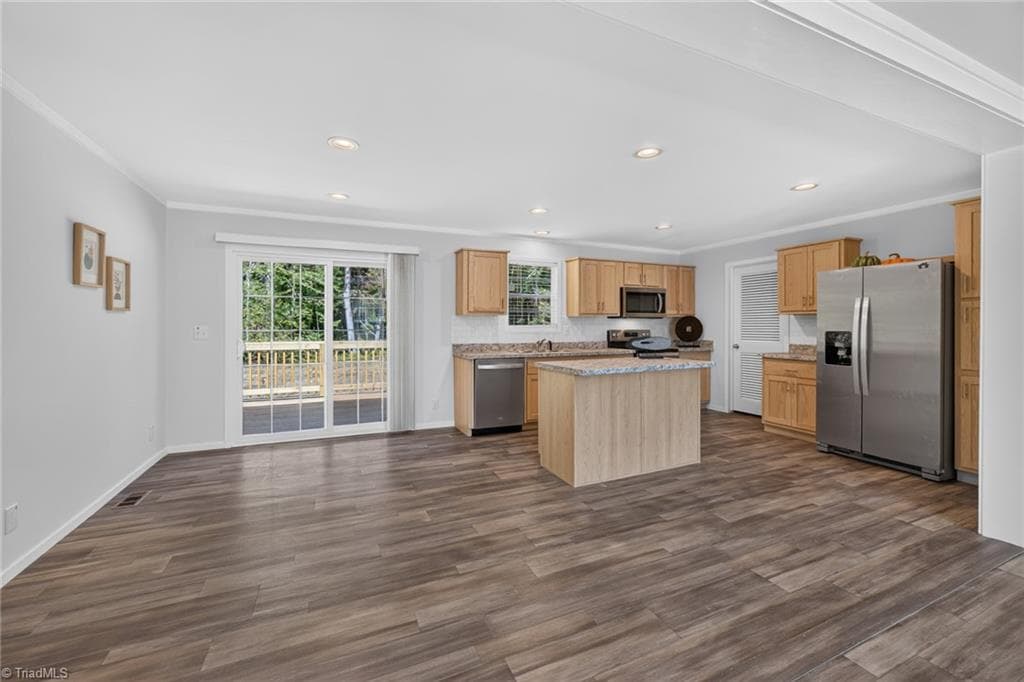 Manufactured Home at 166 Christophers Court, Lexington NC 27295, Lexington, photo 10 of 38