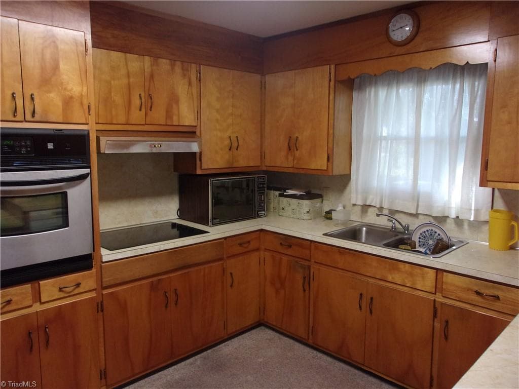 Stick/Site Built at 3439 Hillside Drive, High Point NC 27265, High Point, photo 23 of 68