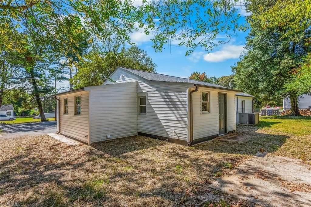 Stick/Site Built at 3726 Konnoak Drive, Winston-Salem NC 27127, Winston-Salem, photo 24 of 26