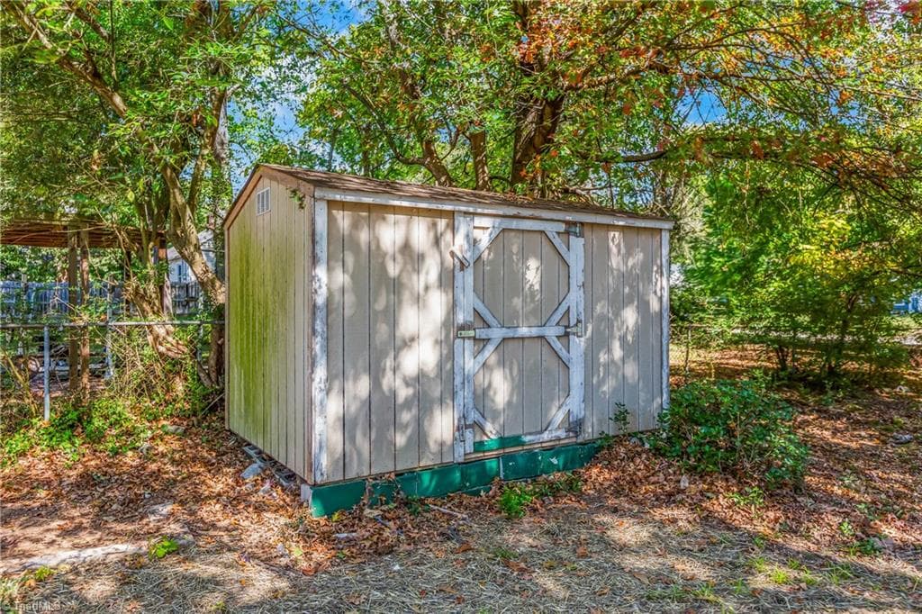 Stick/Site Built at 3726 Konnoak Drive, Winston-Salem NC 27127, Winston-Salem, photo 25 of 26