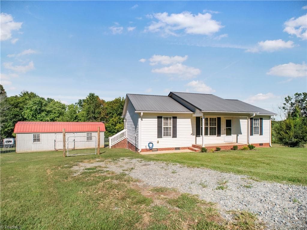 Stick/Site Built at 285 Raven Circle, Lexington NC 27292, photo 3 of 20