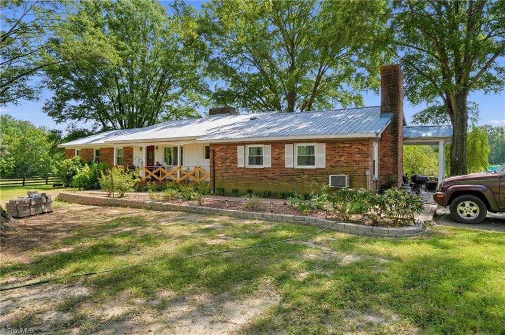 Stick/Site Built at 2661 NC Highway 24 27 W, Mount Gilead NC 27306, Mount Gilead, photo 5 of 50