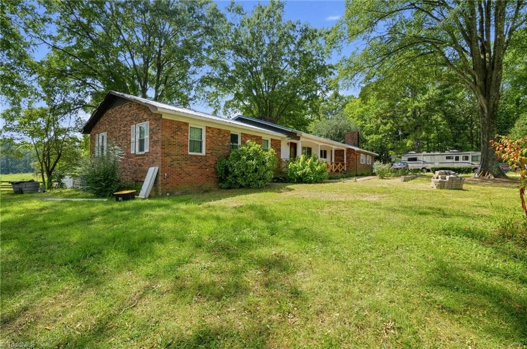 Stick/Site Built at 2661 NC Highway 24 27 W, Mount Gilead NC 27306, Mount Gilead, photo 9 of 50
