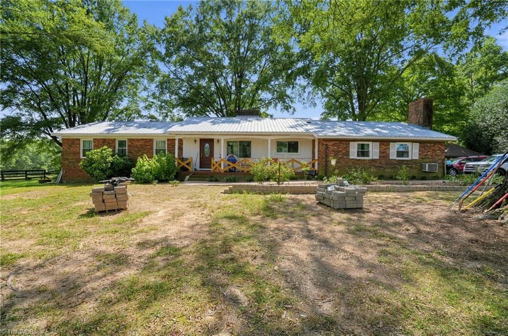 Stick/Site Built at 2661 NC Highway 24 27 W, Mount Gilead NC 27306, Mount Gilead, photo 4 of 50