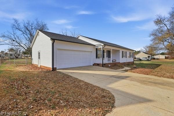 Stick/Site Built at 3472 Mine Creek Road, Burlington NC 27217, Burlington, photo 3 of 74