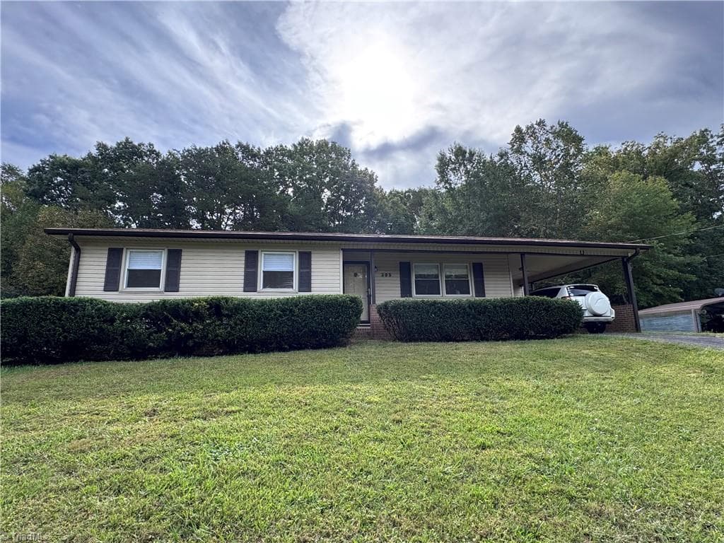 305 Kingston Drive, King NC 27021