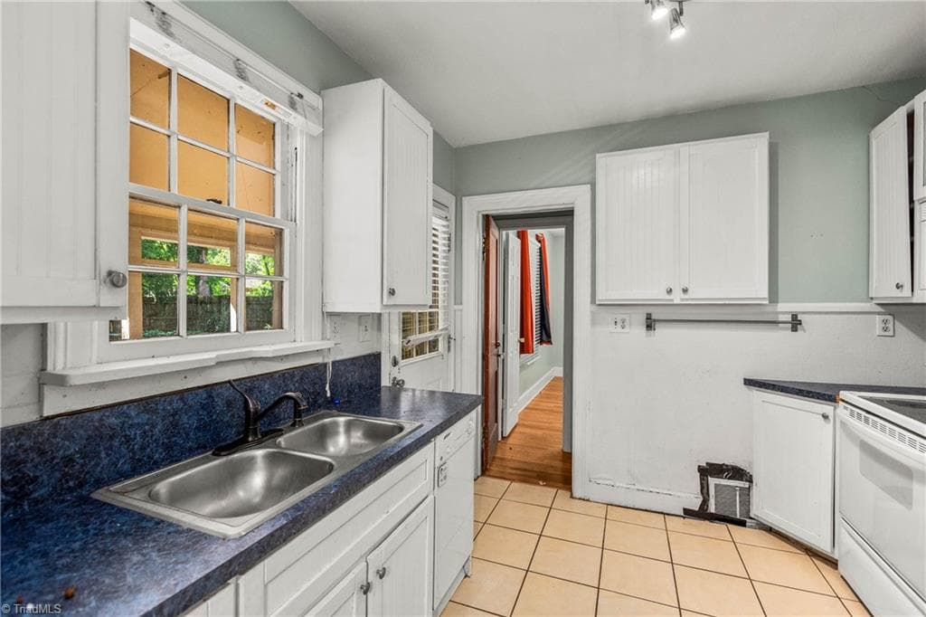 Stick/Site Built at 2746 Maplewood Avenue, Winston-Salem NC 27103, Winston-Salem, photo 11 of 25