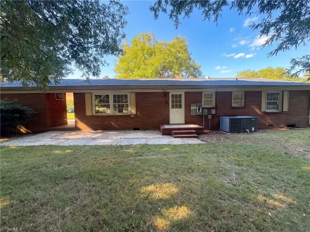 Stick/Site Built at 1715 Old Hollow Road, Walkertown NC 27051, Walkertown, photo 5 of 11